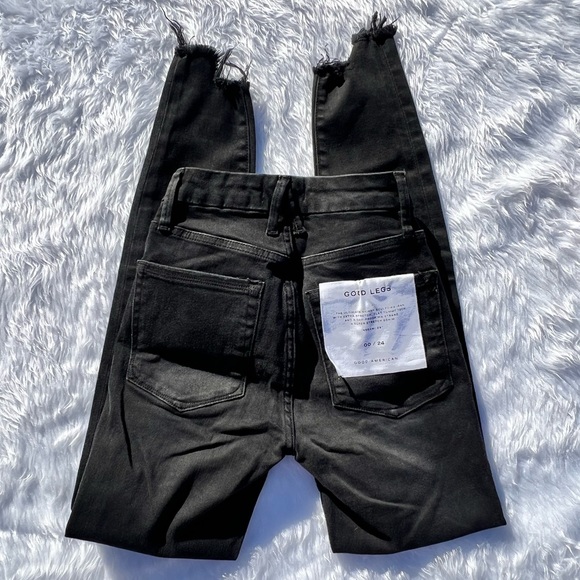 Good American Good Legs Step Hem Jeans - Picture 3 of 8